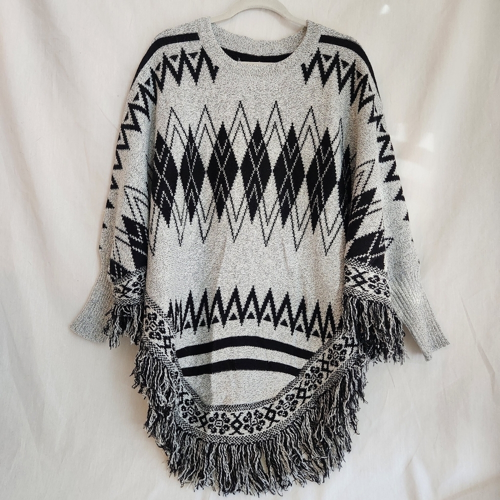 Black and White Patterned Women's Poncho Sweater One Size NWOT Western